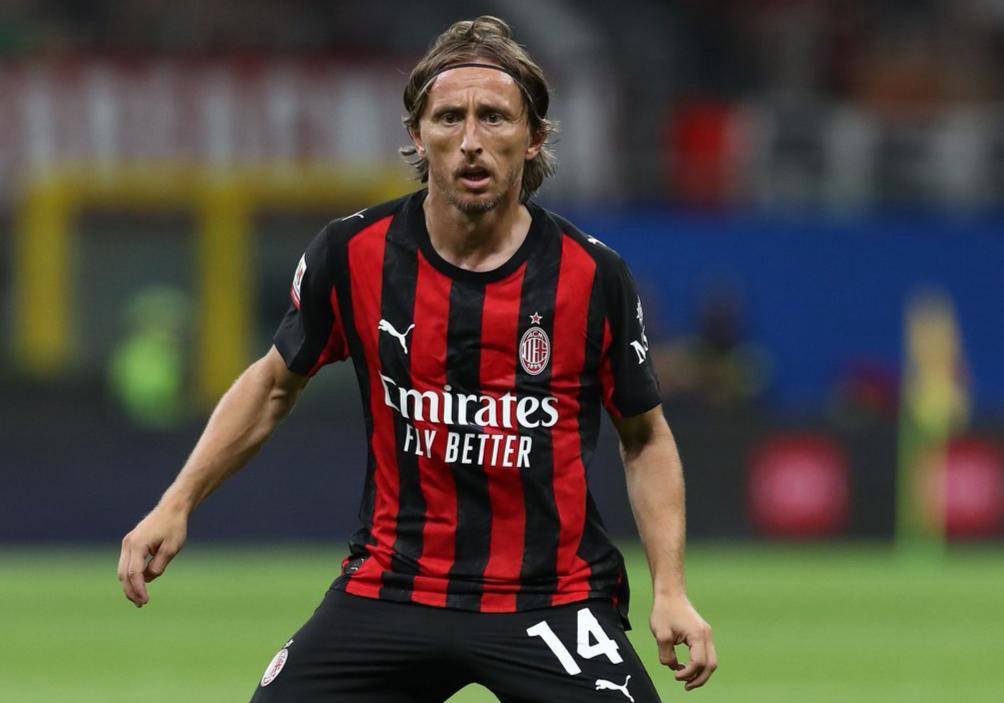 背身列队，拉普拉塔大学生参与此事的球员全体被禁赛两场