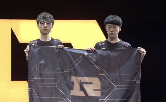 张镇麟上海首秀出战7分钟，3中3得到6分